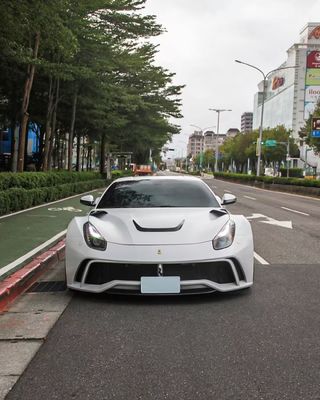 Ferrari F12 Cuerpo de fibra de carbono Kit F12 Novitec N-largo estilo delantero y trasero parachoques arco de la rueda F12 spoiler difusor del labio delantero