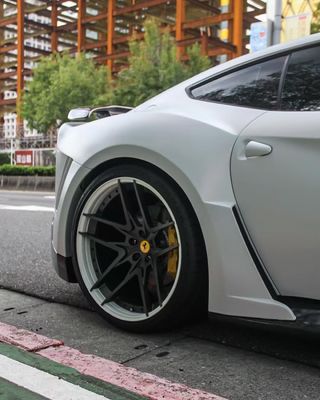 Ferrari F12 Cuerpo de fibra de carbono Kit F12 Novitec N-largo estilo delantero y trasero parachoques arco de la rueda F12 spoiler difusor del labio delantero