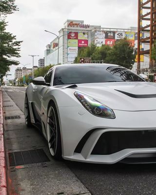 Ferrari F12 Cuerpo de fibra de carbono Kit F12 Novitec N-largo estilo delantero y trasero parachoques arco de la rueda F12 spoiler difusor del labio delantero
