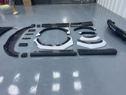 Lamborghini Urus Cuerpo de fibra de carbono Kit URUS 1016 estilo de fibra de carbono Difusor del labio delantero spoiler capó arco de la rueda
