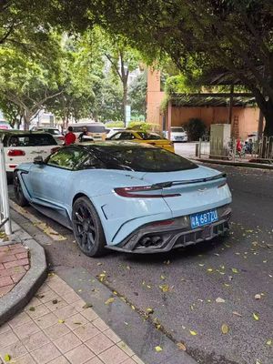 Aston Martin DB11 Fibra de carbono del cuerpo Kit DB11 estilo mansory delantero y trasero del parachoques falda lateral del guardabarros del capó del spoiler