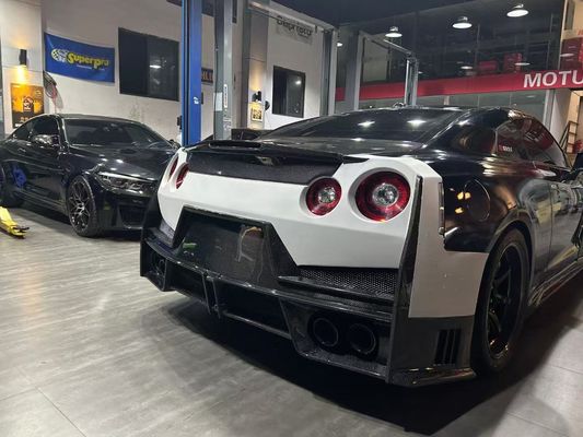 Nissan GTR Cuerpo de fibra de carbono Kit GTR r35 Actualizado 2024nismo estilo delantero y trasero parachoques parachoques parachute parachute