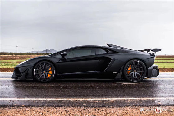 Para Lamborghini LP700 Kit de cuerpo de fibra de carbono LP700 Moderado estilo DMC Kit de cuerpo de fibra de carbono delantero y trasero parachoques