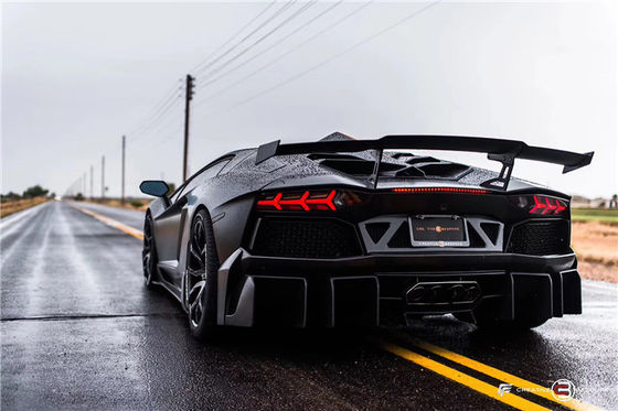 Para Lamborghini LP700 Kit de cuerpo de fibra de carbono LP700 Moderado estilo DMC Kit de cuerpo de fibra de carbono delantero y trasero parachoques