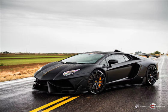 Para Lamborghini LP700 Kit de cuerpo de fibra de carbono LP700 Moderado estilo DMC Kit de cuerpo de fibra de carbono delantero y trasero parachoques