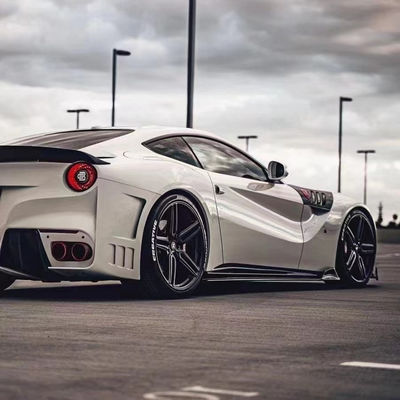 Para Ferrari F12 Kit de carrocería de fibra de carbono F12 actualiza el estilo SVR delanteros y traseros de los parachoques con guardabarros del capó