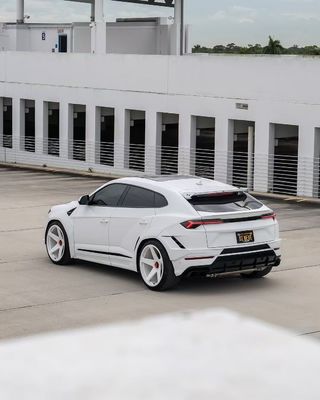 Lamborghini URUS Kit de cuerpo de carbono NT estilo delantero de labio difusor spoiler kits personalizados de cuerpo ancho