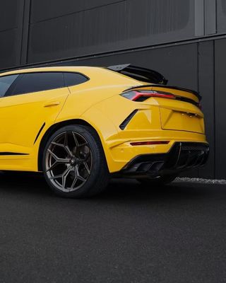 Lamborghini Urus de color amarillo Kit de cuerpo de fibra de carbono de labio frontal de lujo Kit de carro difusor de cuerpo ancho