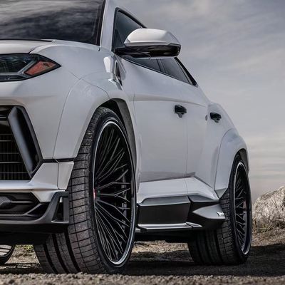 RT Kit de carrocería de carbono para URUS SUV Lamborghini Kit de cuerpo ancho de la rueda del difusor del labio delantero