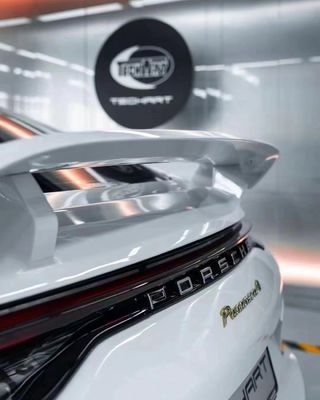Repuestos para automóviles para Porsche Palamela 971 Spoiler El Palamela 971 fue actualizado con un Spoiler de fibra de carbono de estilo Techart