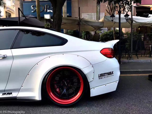 LB Kit de cuerpo ancho para BMW M4 F82 Kit de cuerpo ancho M4 F82 Modernizado LB Estilo Frente Difusor de labio Spoiler Kit de cuerpo de fibra de carbono