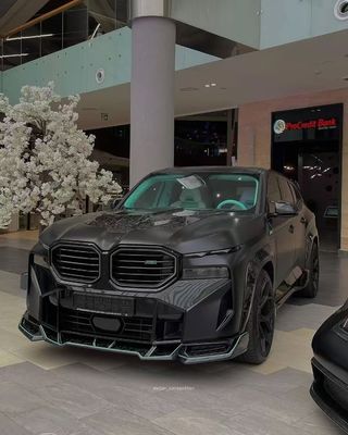 XM Bmw Kit de cuerpo ancho Fibra de carbono Spoiler de la boca delantera Negro Bmw Falda lateral Arco de la rueda