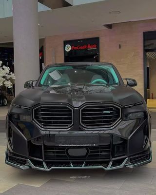 XM Bmw Kit de cuerpo ancho Fibra de carbono Spoiler de la boca delantera Negro Bmw Falda lateral Arco de la rueda