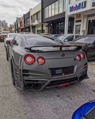 Para el Nissan GTR R35 Kit de cuerpo de fibra de carbono GTR mejorado Top Style de fibra de carbono delantero y trasero parachoques de la falda lateral