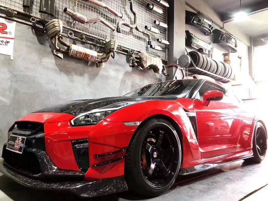 Para el kit de carrocería Nissan GTR, el GTR R35 actualiza el kit de carrocería de fibra de carbono de estilo VARIS
