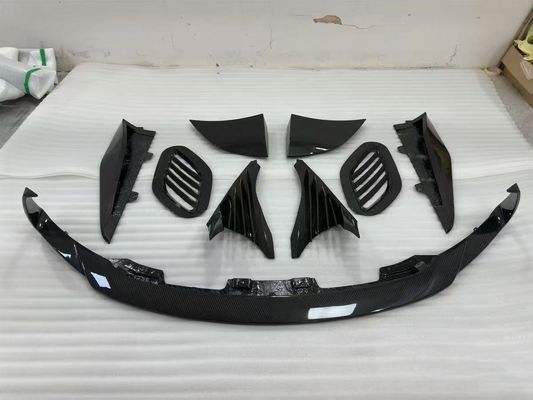 DBS Aston Martin Body Kit Blanco 770 estilo delantero en el coche Difusor de labios