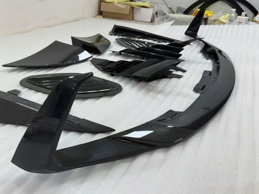 DBS Aston Martin Body Kit Blanco 770 estilo delantero en el coche Difusor de labios