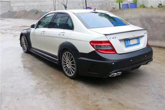 Para Mercedes W204 C63 Kit de carrocería W204 Serie Negra mejorada de estilo delantero y trasero Bumper Hood Widebody Kit