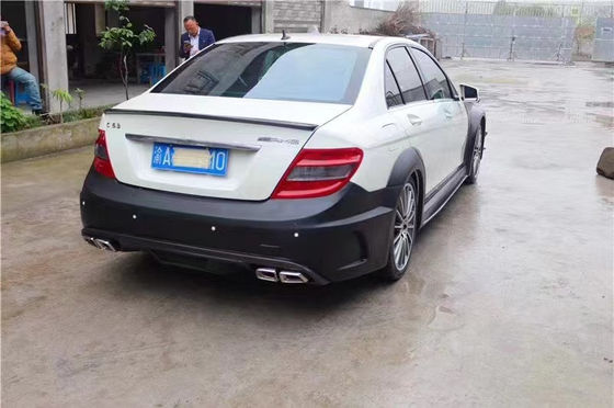 Para Mercedes W204 C63 Kit de carrocería W204 Serie Negra mejorada de estilo delantero y trasero Bumper Hood Widebody Kit