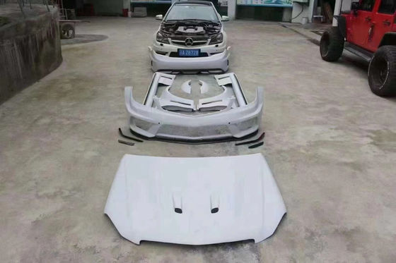 Para Mercedes W204 C63 Kit de carrocería W204 Serie Negra mejorada de estilo delantero y trasero Bumper Hood Widebody Kit
